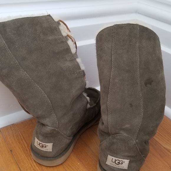 Ugg Boots. Size 7. Good Condition - Picture 5 of 12